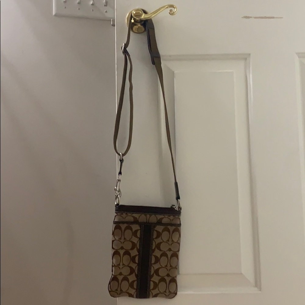 Coach Cross Body Signature bag - Picture 3 of 12